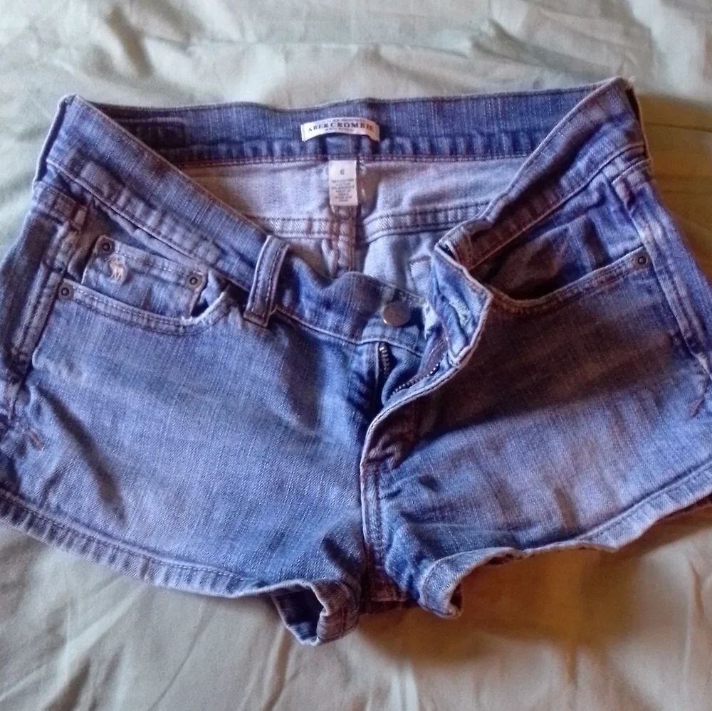 Abercrombie and Fitch Blue Denim Casual Jean Shorts, Women's size 6 - Picture 2 of 7